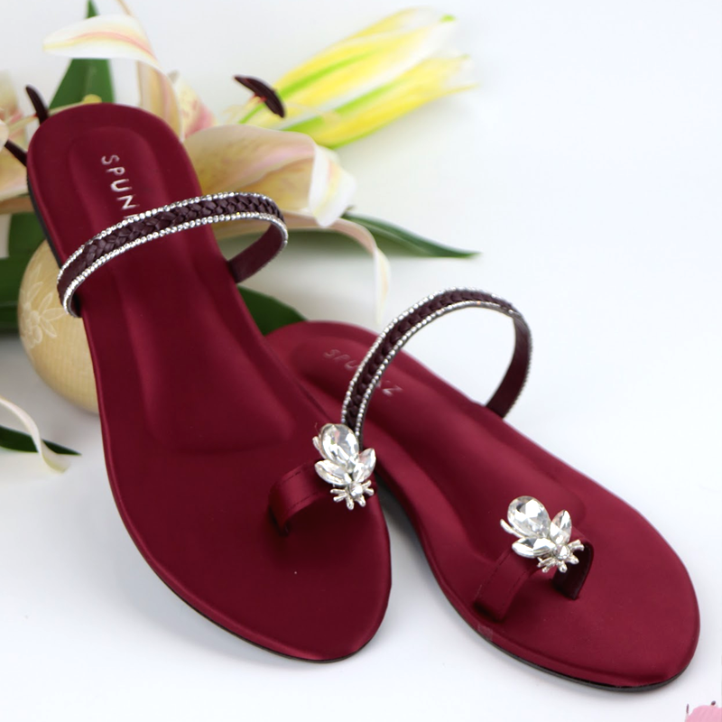 Fancy Flat Bee Embellishment Kolhapuri Style Flats slipper open toe